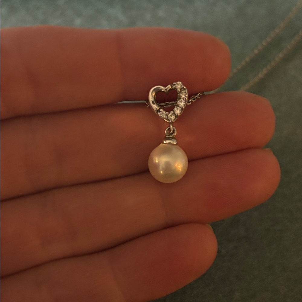 🩶 {FINAL SALE} Sterling Silver Full of Love Heart & Pearl Pendant - Picture 4 of 6